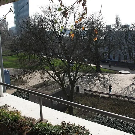 Treetop Apartment Den Haag